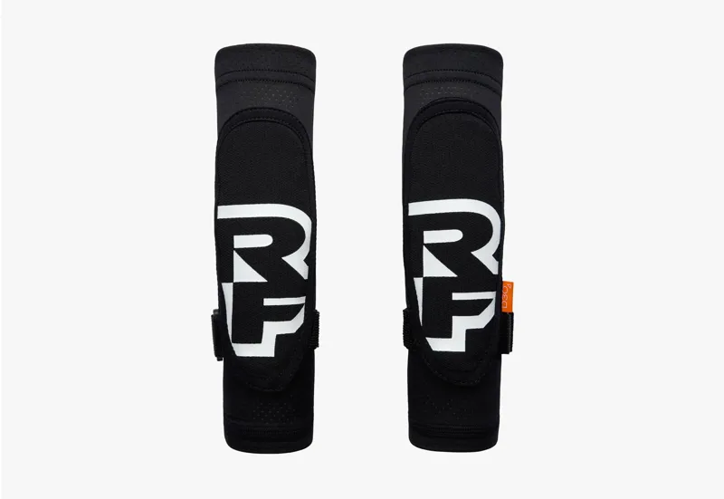 Race Face Sendy Kid's Elbow Guard - Stealth 4 Race Face Sendy Kid's Elbow Guard - Stealth - Image 2