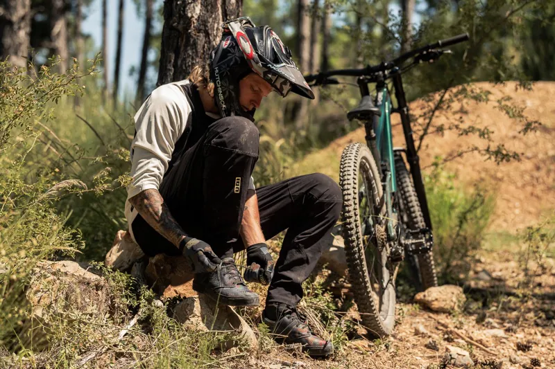 Ion Scrub Pants Unisex MTB Trousers - Black 6 Ion Scrub Pants Unisex MTB Trousers - Black - Image 4