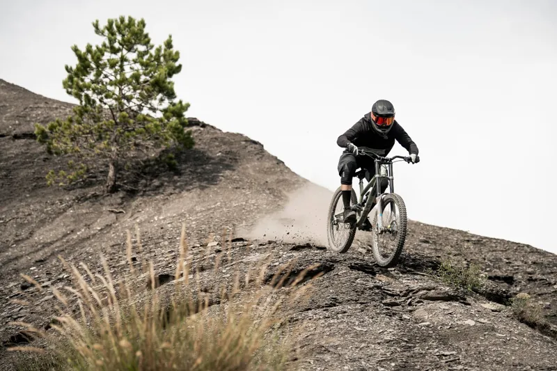 ION Scrub Amp EU/CE Unisex Full Face MTB Helmet - Multicolour 13 ION Scrub Amp EU/CE Unisex Full Face MTB Helmet - Multicolour - Image 11