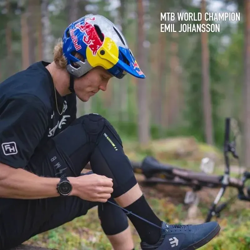 G-Form Pro Rugged 2 Knee Armour - Black 4 G-Form Pro Rugged 2 Knee Armour - Black - Image 2