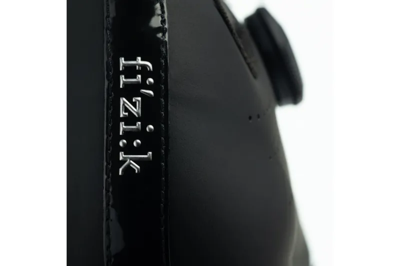 Fizik R5 Tempo Overcurve Road Shoe - Black 4 Fizik R5 Tempo Overcurve Road Shoe - Black - Image 2