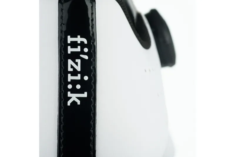 Fizik R5 Tempo Overcurve Road Shoe - White/Black 7 Fizik R5 Tempo Overcurve Road Shoe - White/Black - Image 5