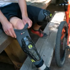 G-Form Pro-X3 Knee Guard - SMU Titanium -CycloPro Shop 6 103