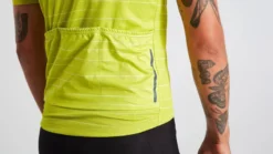 Specialized RBX Comp Mirage Men's Short Sleeve Jersey - Hyper Green 8 Specialized RBX Comp Mirage Men's Short Sleeve Jersey - Hyper Green -CycloPro Shop 64022 421 APP RBX COMP MIRAGE JERSEY SS MEN HYP M DETAIL2