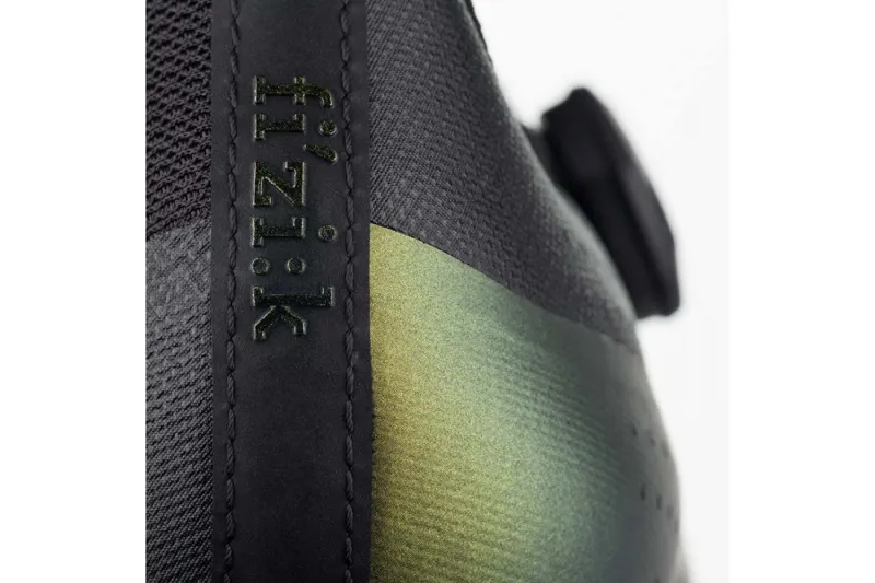 Fizik R4 Tempo Overcurve Wide Road Shoes - Iridescent Green/Black 8 Fizik R4 Tempo Overcurve Wide Road Shoes - Iridescent Green/Black - Image 6