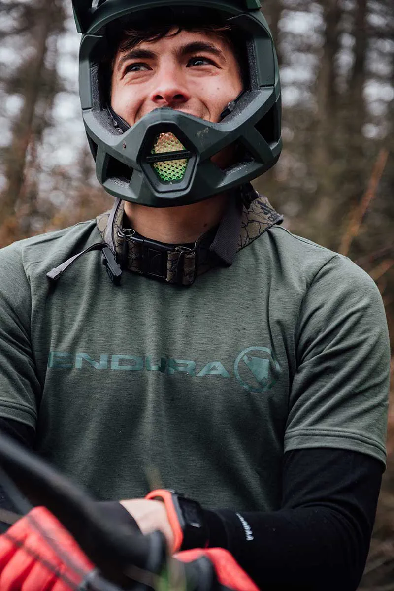 Endura MT500 Full Face Helmet - Black 6 Endura MT500 Full Face Helmet - Black - Image 4