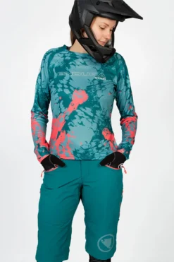 Endura SingleTrack II Women's Baggy Shorts - Spruce Green -CycloPro Shop E8116GSSpruceGRN 3