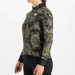Sportful Escape Supergiara Women's Thermal LS Jersey - Beetle/Black 13 Sportful Escape Supergiara Women's Thermal LS Jersey - Beetle/Black -CycloPro Shop SF21507BeetleBLK 3
