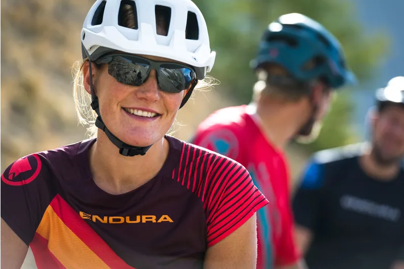 Endura SingleTrack Glasses - Grey 3 Endura SingleTrack Glasses - Grey